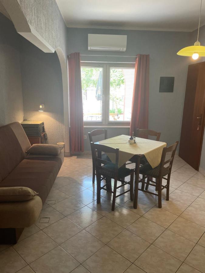 Apartmani Nina Crikvenica Esterno foto