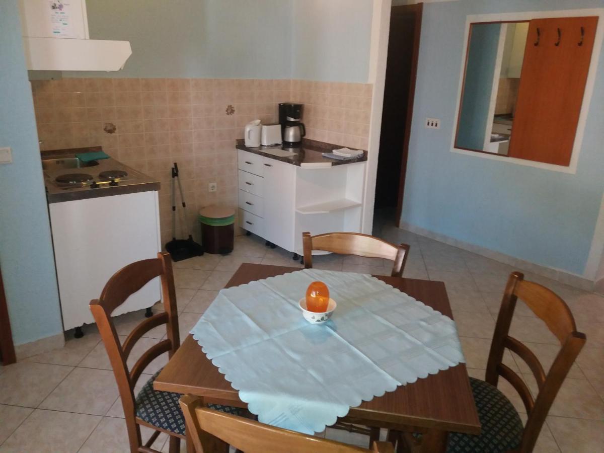 Apartmani Nina Crikvenica Esterno foto