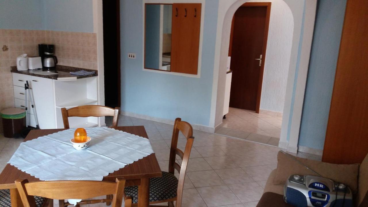 Apartmani Nina Crikvenica Esterno foto